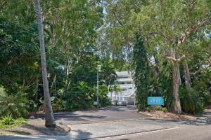 Photo #5 of Luxury 2 Bed Palm Cove Unit, Pool & Ocean Views from Third Floor in Palm Cove, Australia
