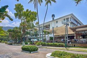 Photo #6 of Luxury 2 Bed Palm Cove Unit, Pool & Ocean Views from Third Floor in Palm Cove, Australia
