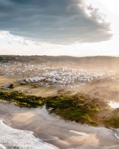 Photo #4 of Caves Coastal Bar & Bungalows in Caves Beach, Australia