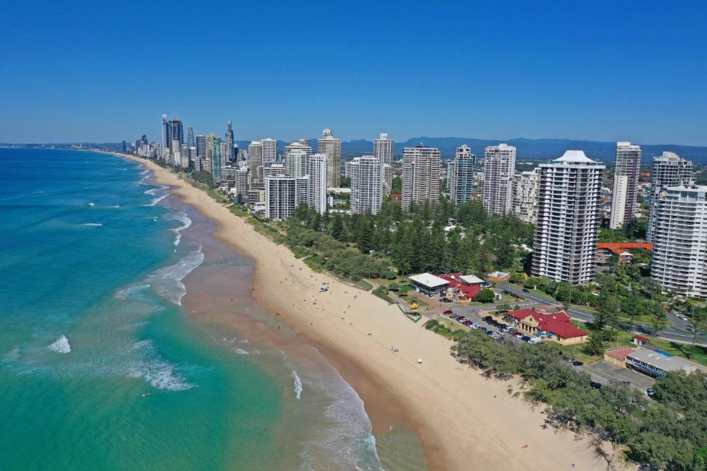 Photo #1 of De Ville Apartments in Main Beach, Australia