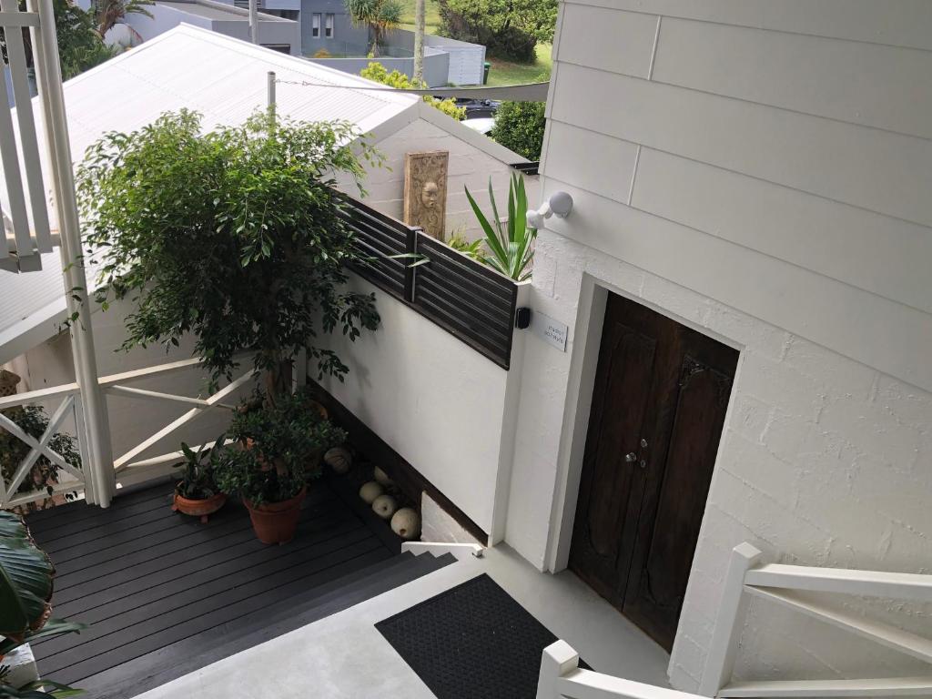 Photo of Shorebreak Studio Apartments in Sapphire Beach, Australia