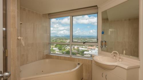 Photo #2 of 2nd Avenue Beachside Apartments in Burleigh Heads, Australia