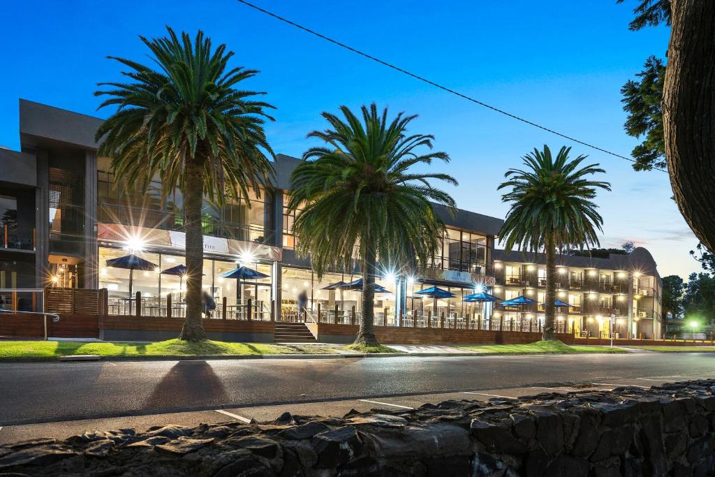Photo #1 of North Pier Hotel in Cowes, Australia