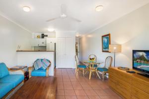Photo #5 of The York Beachfront Holiday Apartments in Yorkeys Knob, Australia