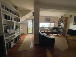 Photo #5 of Beachside Taroona with Spa in Taroona, Australia