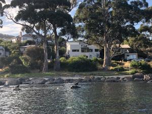 Photo #6 of Beachside Taroona with Spa in Taroona, Australia