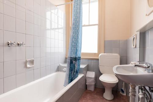 Photo #2 of Barwon Heads Hotel in Barwon Heads, Australia