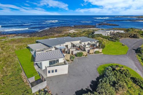Photo #2 of Hearns Beachside Villa 9 in Port Fairy, Australia