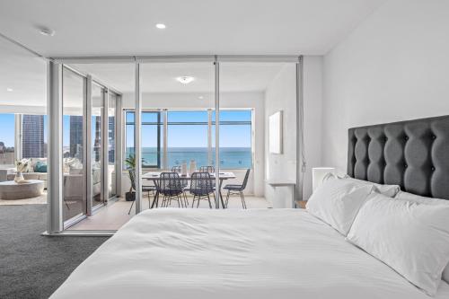 Photo #2 of Oceanview 2-Bed with Pool, Sauna, Gym & Parking in Surfers Paradise, Australia