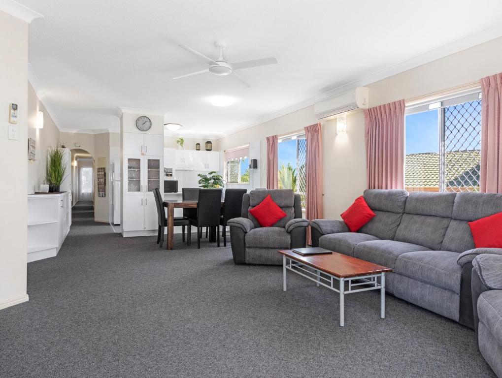Photo #1 of Beachside 2-Bed Apartment with Secure Parking in Australia, Australia