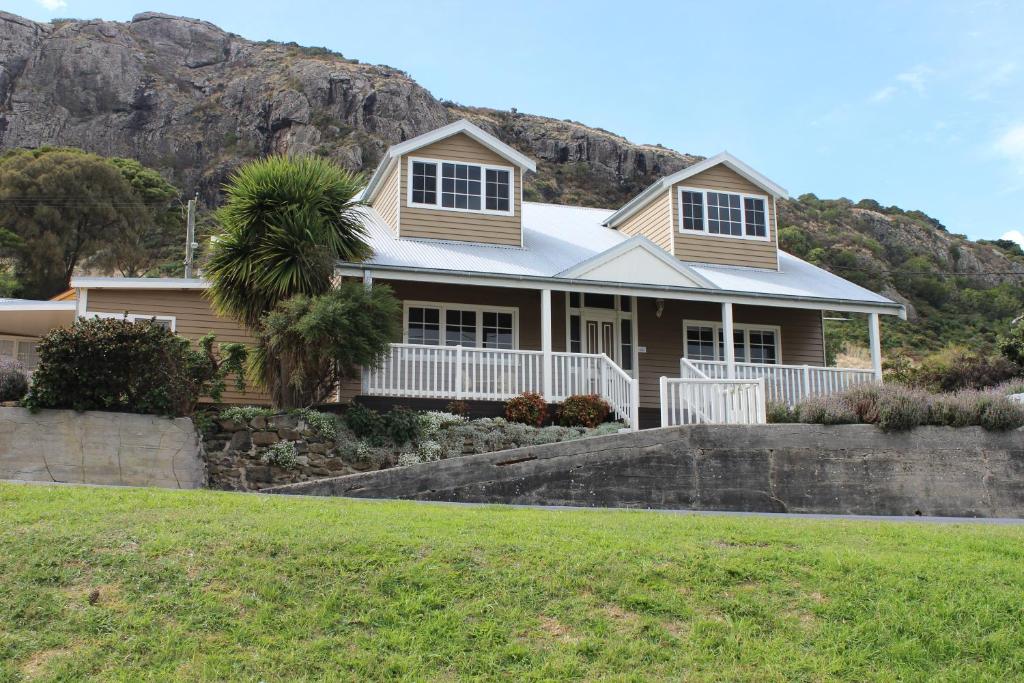 Photo #1 of The Ark Stanley Luxury Bed and Breakfast in Stanley, Australia