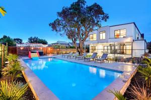 Photo #4 of Amazing Backyard - MAX Entertain Beachside Retreat in Saint Andrews Beach, Australia