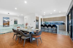 Photo #5 of Amazing Backyard - MAX Entertain Beachside Retreat in Saint Andrews Beach, Australia