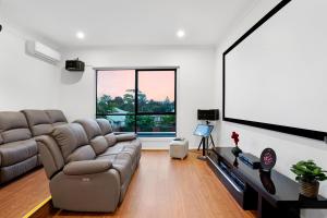 Photo #6 of Amazing Backyard - MAX Entertain Beachside Retreat in Saint Andrews Beach, Australia