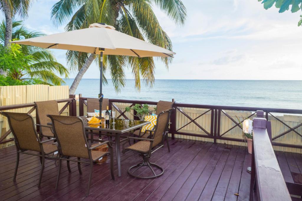 Photo of Darrel Cot Beachfront Cottage in Mullins, Barbados