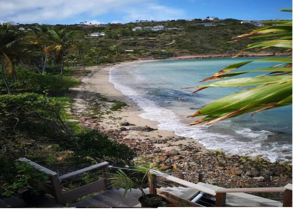 Photo of KARETS VIEW les pieds dans l eau - feet in water in Marigot, Saint Barthelemy