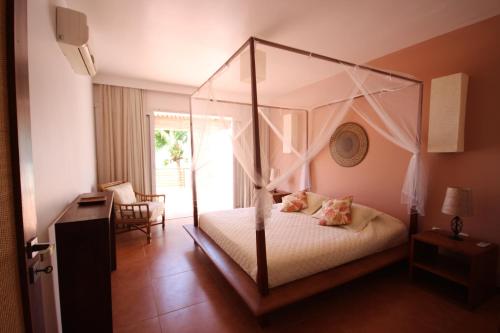 Photo #2 of Casa Surucuá com localização espetacular frente à Praia do Centro de Pipa - 2 a 4 quartos suite in Centro, Brazil