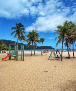 Photo #3 of Lindo Apartamento Pé na Areia Canto do Forte in Guilhermina, Brazil