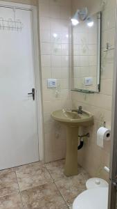 Photo #5 of Lindo Apartamento Pé na Areia Canto do Forte in Guilhermina, Brazil