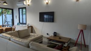 Photo #6 of Cond pé na areia Alto padrao 50m praia 4 suites Segur 24h Costa do sol Guaratuba Bertioga prox Riviera in Bertioga, Brazil