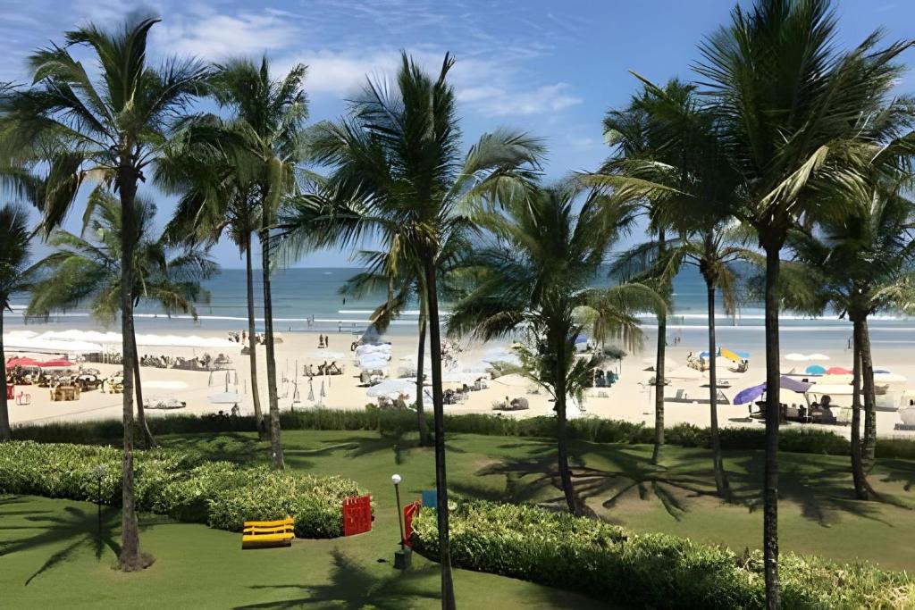 Photo #1 of RIVIERA: M4 GIARDINO DI SAN LORENZO 44A, Frente à Praia, Vista para Mar, Serra e Piscina, 3+1Dorms, 3Banh, 2Gar, Ventiladores, Wi-Fi, Tela Proteção, Varanda com Churrasqueira Ecológica, até 8-9Hóspedes in São Lourenço, Brazil