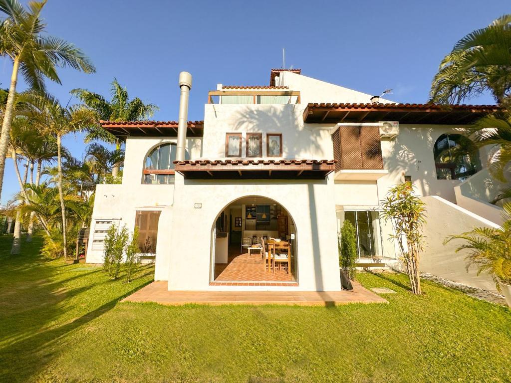 Photo of Apto estilo casa em condomínio na beira da praia in Praia Brava, Brazil