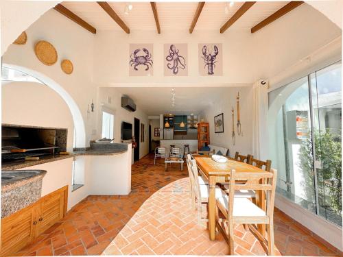 Photo #2 of Apto estilo casa em condomínio na beira da praia in Praia Brava, Brazil