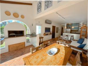 Photo #5 of Apto estilo casa em condomínio na beira da praia in Praia Brava, Brazil
