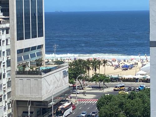 Photo #2 of COPACABANA 3 SUÍTES, andar alto com vista mar, 9 camas, enorme, wifi 300mb, ar condicionado em todas suítes, pauloangerami MVC1812 in Copacabana, Brazil