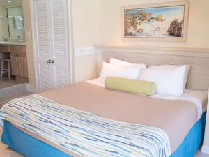 Photo #4 of Deluxe Sea View Villas at Paradise Island Beach Club Resort in Nassau, Bahamas