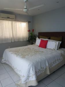 Photo #4 of Sunset Quay in Arorangi, Cook Islands