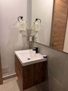 Photo #4 of Apartamento Celeste a Pasos del Mar y Aeropuerto in Santa Marta, Colombia