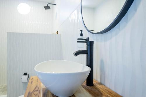 Photo #3 of Fragata Island House in Islas del Rosario, Colombia