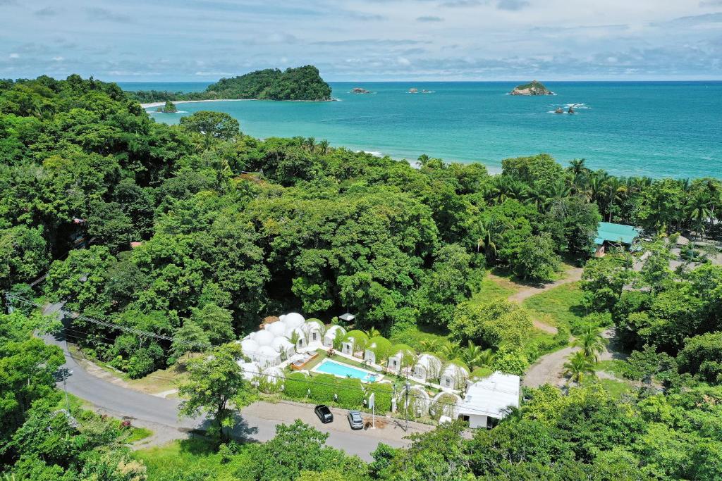 Photo of Igloo Beach Lodge in Quepos, Costa Rica