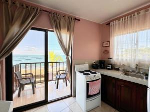 Photo #4 of Apartamento con vista al mar en Limon en casa Flamingo in Moín, Costa Rica