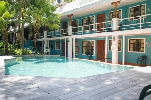 Photo #3 of Oceanfront Hotel Verde Mar direct access to the beach in Quepos, Costa Rica