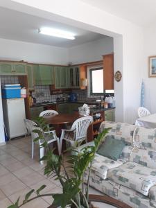 Photo #4 of SEAFRONT BEACH PARTY VILLA in Perivolya Larnaka, Cyprus