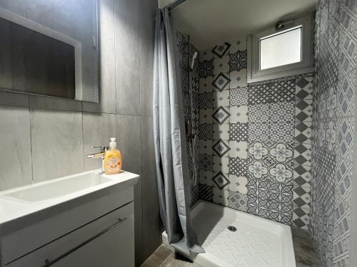 Photo #3 of 1 room apartment on the 1st line in Limassol, Cyprus