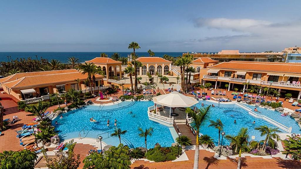 Photo #1 of Tenerife Royal Gardens - Las Vistas TRG - Viviendas Vacacionales in Playa de la Américas, Spain