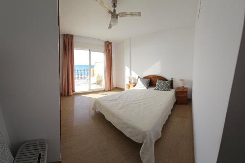 Photo #2 of Euromar Beachfront & parking in Las Playitas, Spain