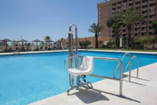 Photo #3 of Apartamento El Albero Integrado en el Hotel PYR céntrico y en primera línea de playa in Fuengirola, Spain
