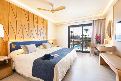 Photo #2 of Hipotels Barrosa Palace & Spa in Novo Sancti Petri, Spain