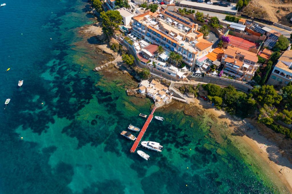 Photo of Hotel Vistabella in Roses, Spain