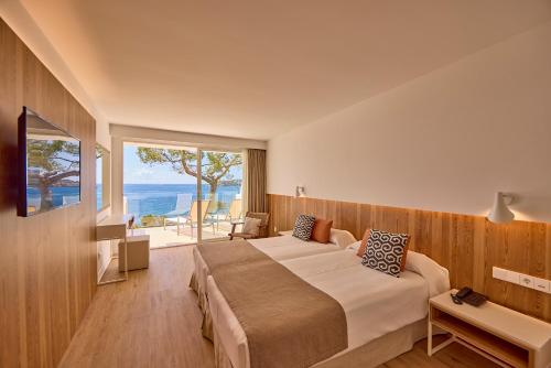 Photo #2 of Aparthotel Ponent Mar in Palmanova, Spain
