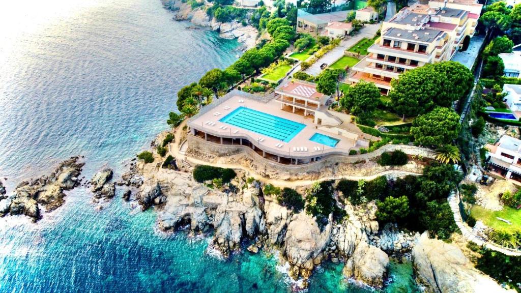 Photo of Almadraba Park Hotel in Roses, Spain