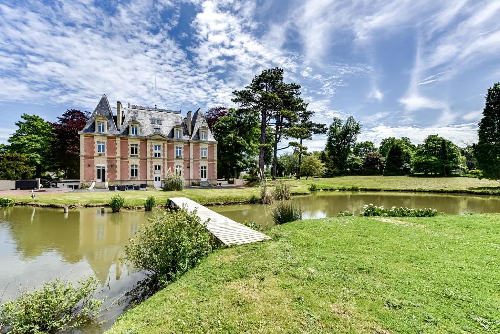 Photo of Château Côte de Nacre in Ver sur Mer, France