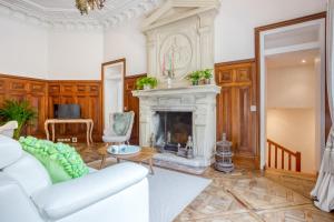 Photo #5 of Château Côte de Nacre in Ver sur Mer, France