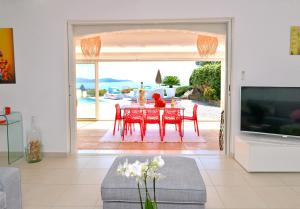 Photo #6 of VILLA JUCANOS - Vue mer panoramique Golfe de St-Tropez in Cavalaire sur Mer, France