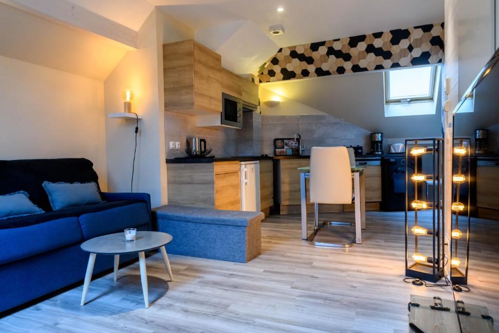 Photo of Au bord du lac d’Annecy, logement type Loft, dans résidence avec plage et ponton privée in Duingt, France
