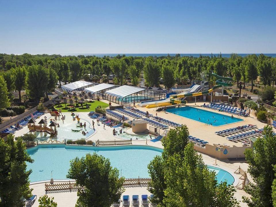 Photo of MOBILHOME Lodge 3 chambres, 500m plage, camp 5 étoiles in Vendres Plage, France